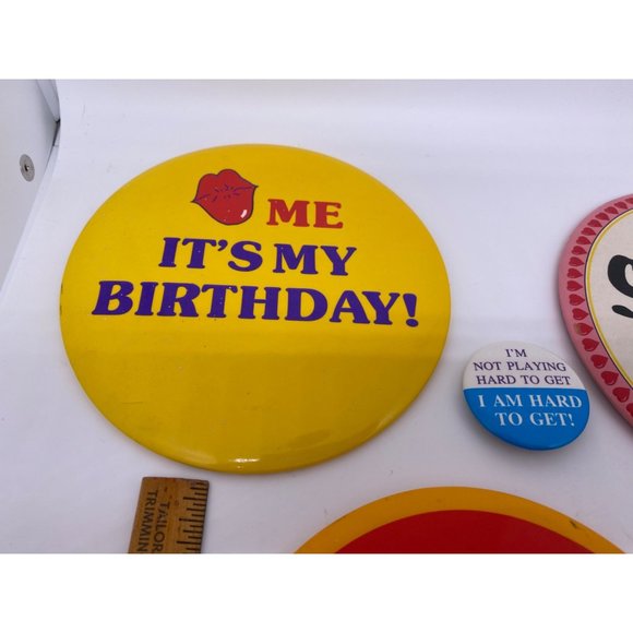 Pin back Buttons Large Birthday Single * Happens Hard to get lot of 4 - Picture 3 of 4